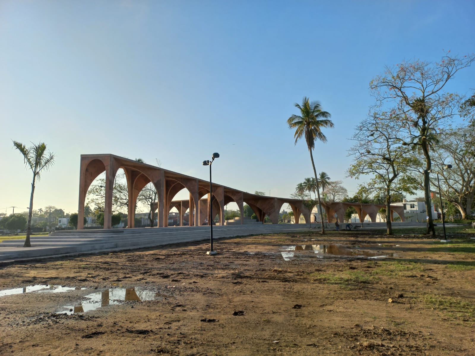 Pabellón de arcos del parque recreativo El Campestre en Jalpa de Méndez, Tabasco
